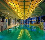 グランド ハイアット ホテル 上海 （ 上海 金茂 君悦 大酒店 ）　プール