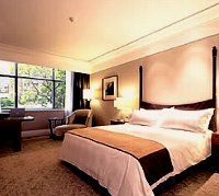上海　ジンジャン ホテル （ 上海 錦江飯店  ）　ベッド