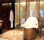 ザ リッツ カールトン ホテル 上海 浦東 （ 上海 浦東 麗思卡爾頓酒店） ★ 6/21 オープン ★ shariz2bath2.jpg