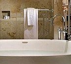 ザ リッツ カールトン ホテル 上海 浦東 （ 上海 浦東 麗思卡爾頓酒店） ★ 6/21 オープン ★ shariz2bath3.jpg
