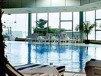 ルネッサンス ヤンツェ 上海 ホテル (上海 揚子江 万麗大酒店) プール